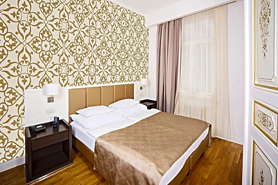Deminka Palace - Chambres