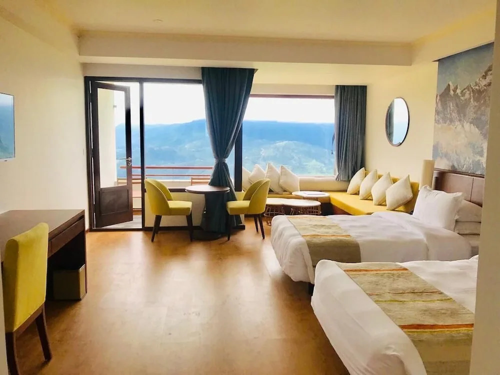 Двухместный номер Deluxe с балконом и с видом на горы двуспальная кровать в Hotel Annapurna View Sarangkot