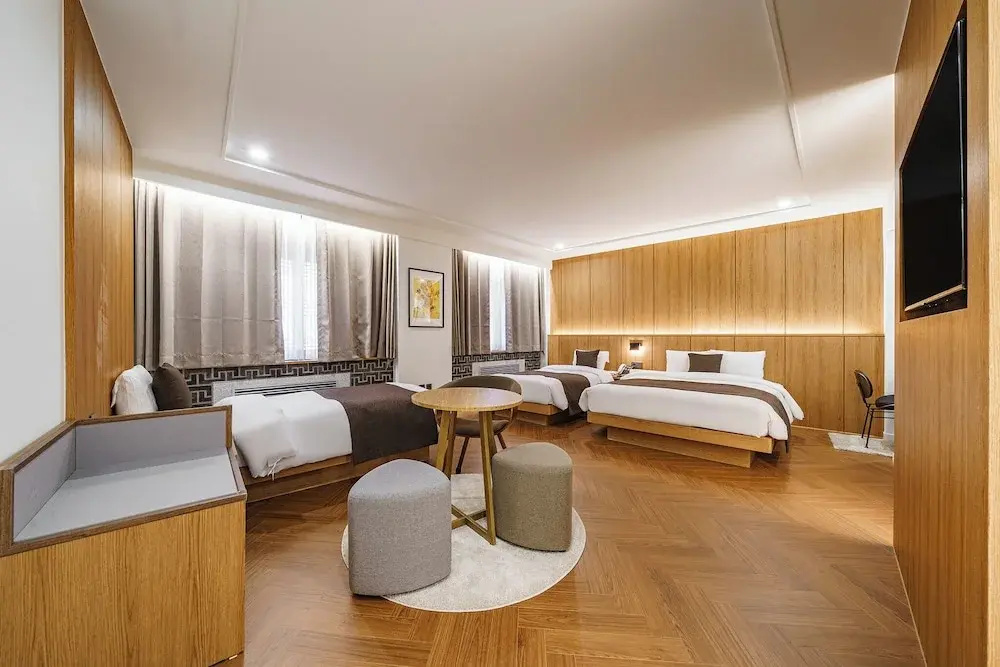 Premier Triple room with city view