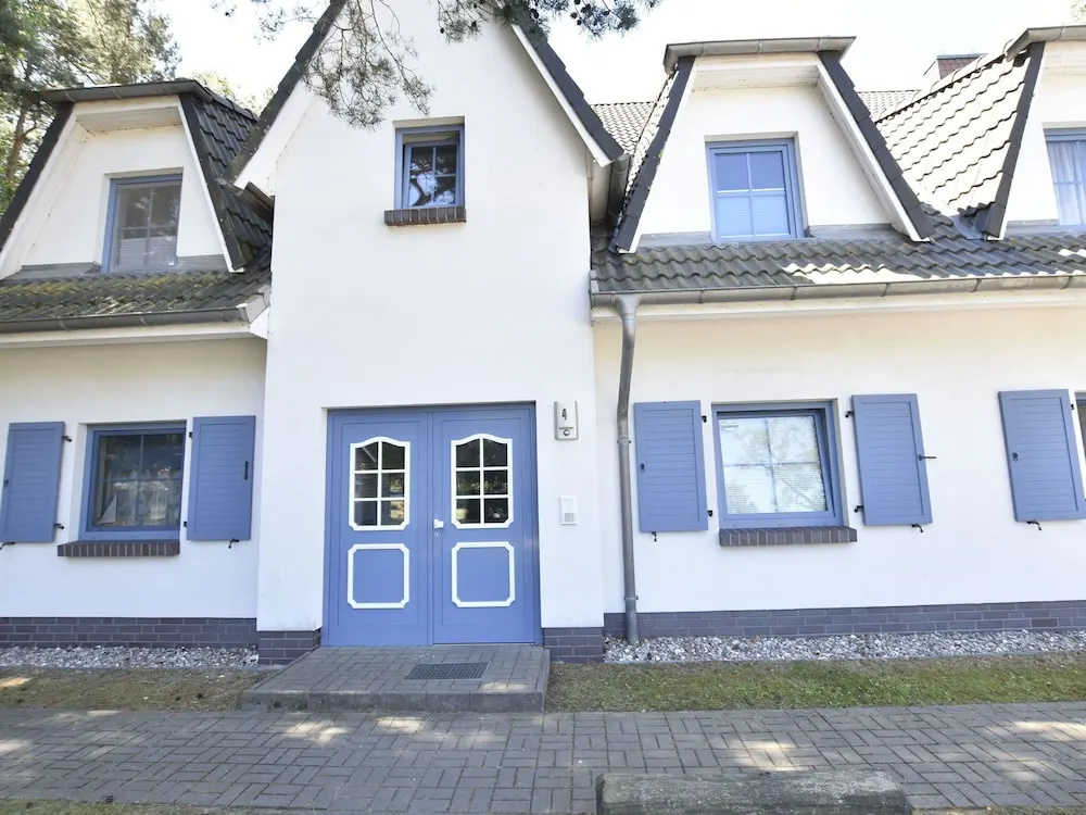Spacious Apartment with Terrace in Dierhagen