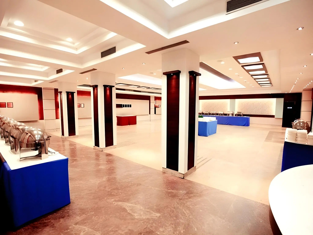 OYO 657 Hotel K C Cross Road — 5
