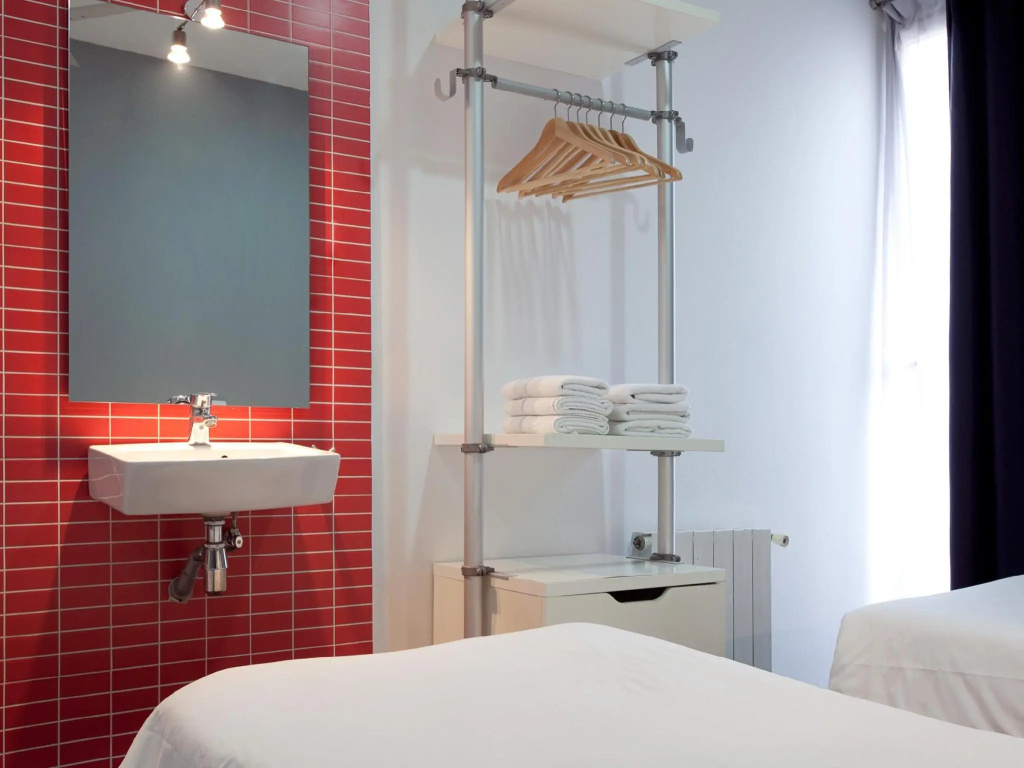 Standard Triple room