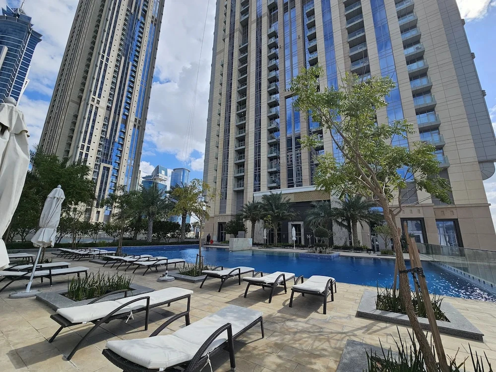 WelHome - Stunning 3BR Apartment with Balcony and Canal View