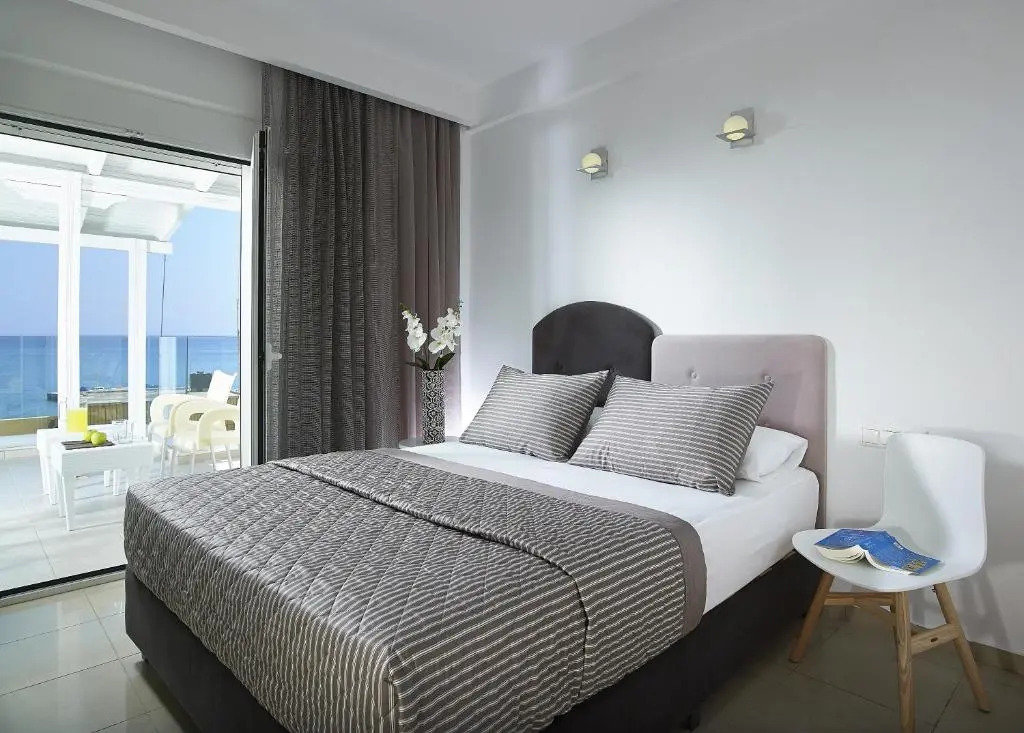 Superior Double room with sea view full double bed