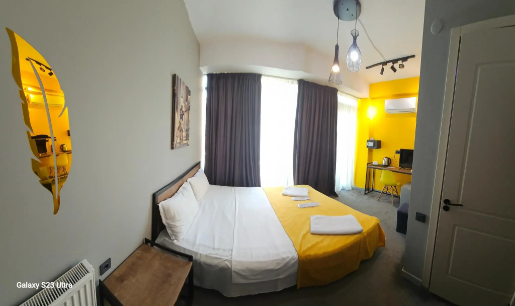 Deluxe Double room with balcony (full double bed)