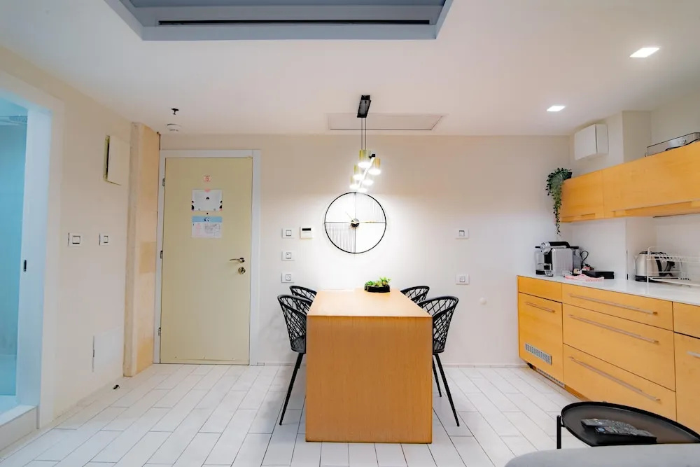 1 Bedroom Family Apartment with park view