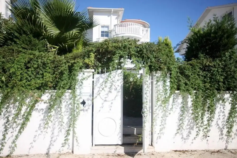 Bella Villa 3