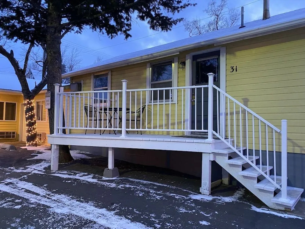 Lamplighter Cabins & Suites