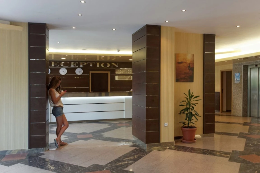 Lobby & Reception
