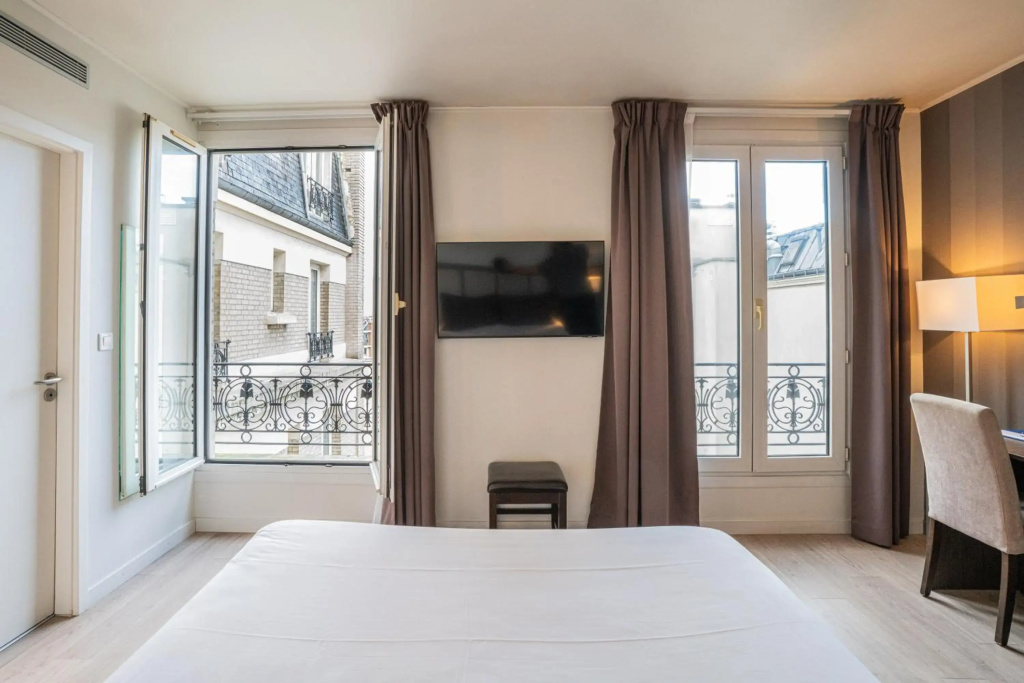Hôtel de Flore - Montmartre — фото
