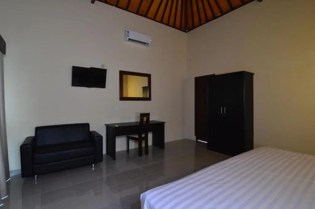 Deluxe Double room with pool view (full double bed)