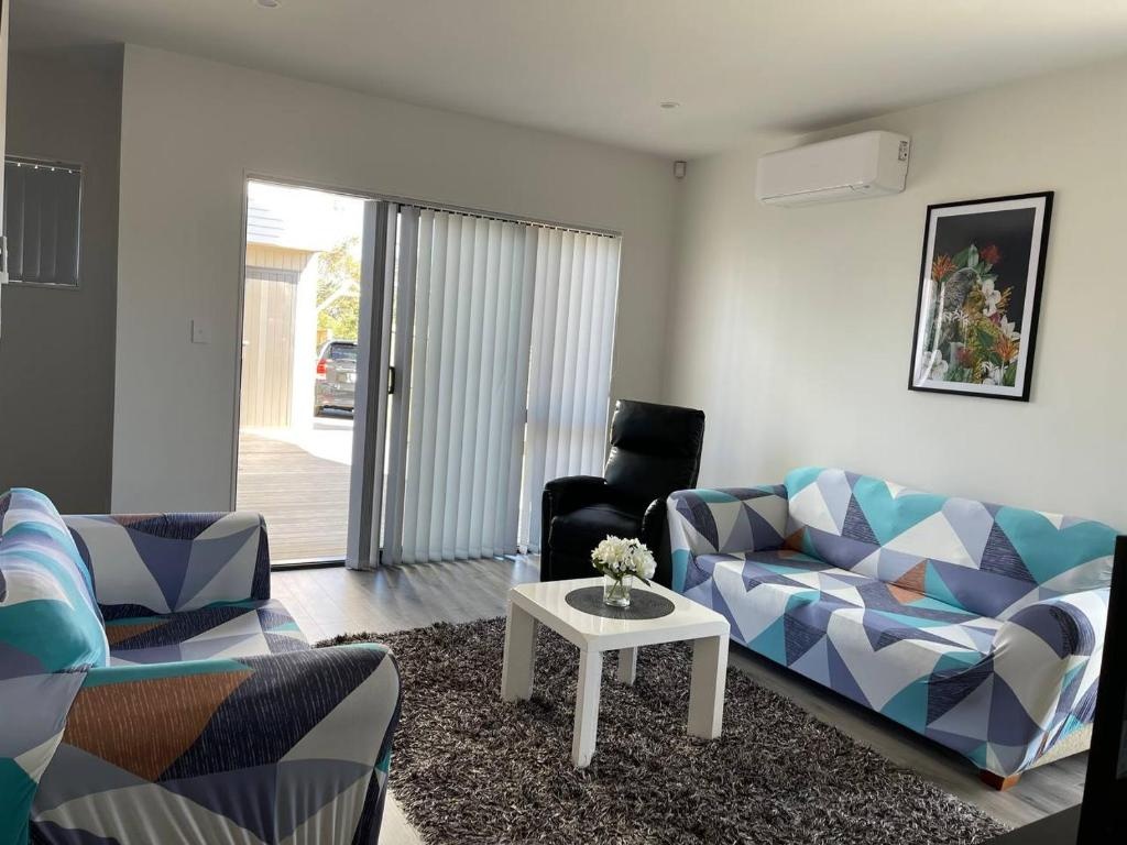 4 bedroom home fully furnished in Papakura, Auckland