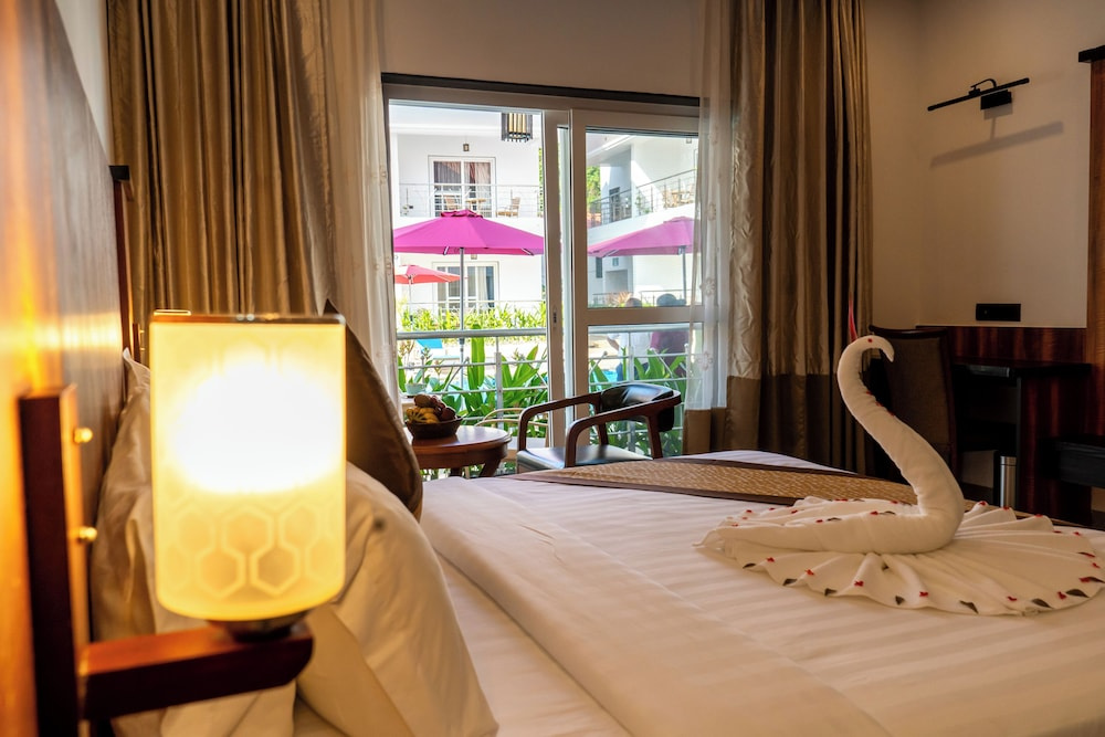 Premium room with balcony and with pool view