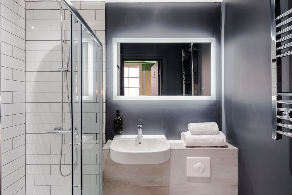 Отель Your Apartment I Brixton в Лондоне