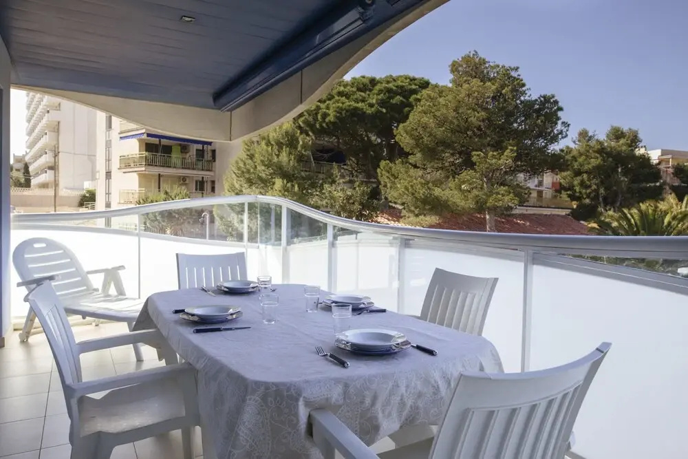 T&H Les Ones Family Apartments