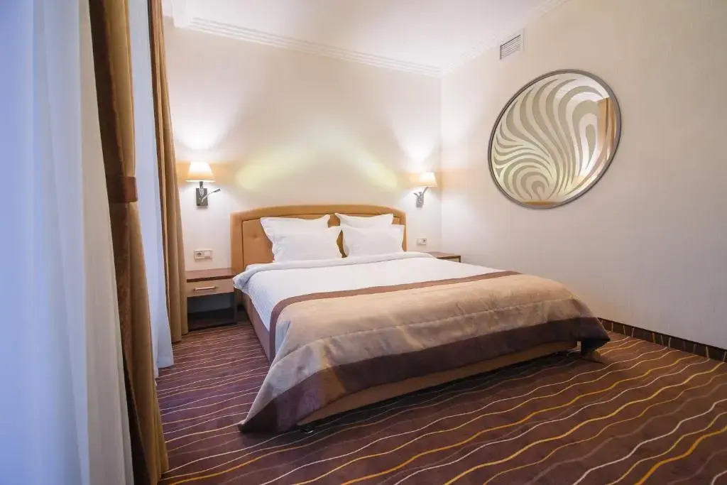 Double Suite full double bed