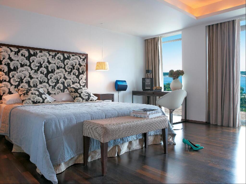Vouliagmeni Suites by null