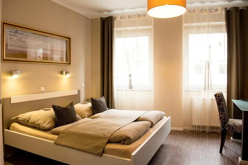 Standard Double room (full double bed)