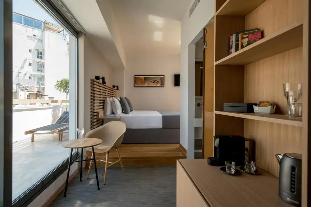 Double Suite (full double bed)