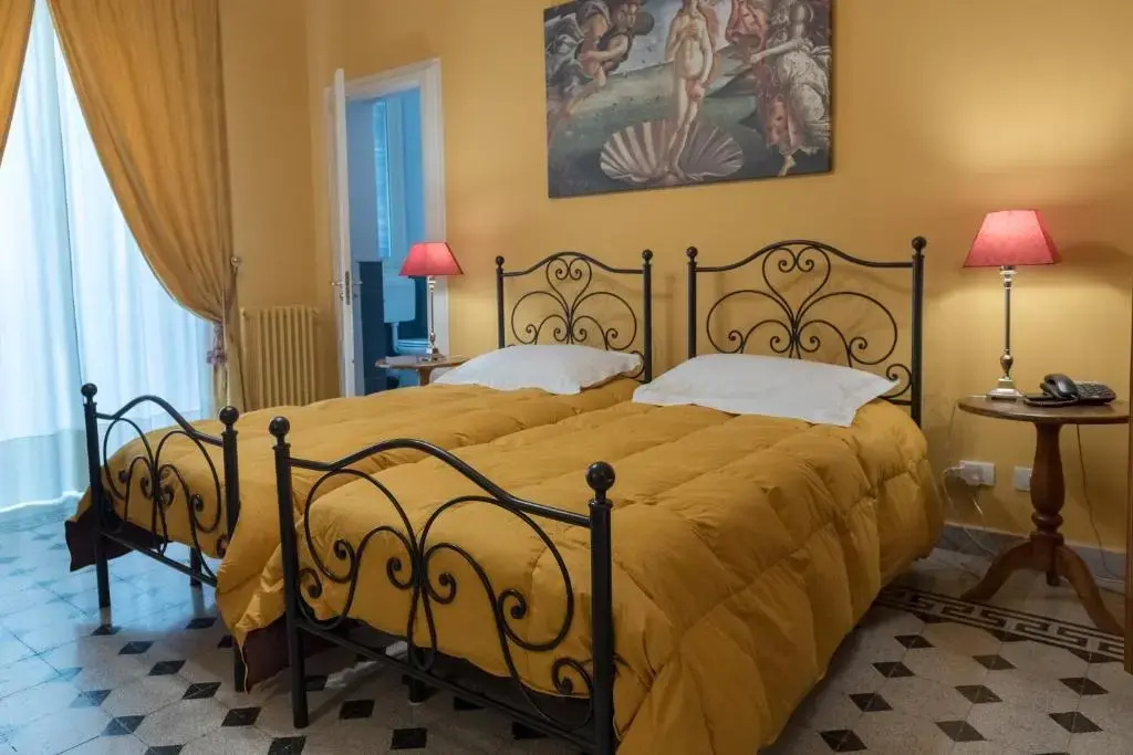 Standard Triple room with balcony