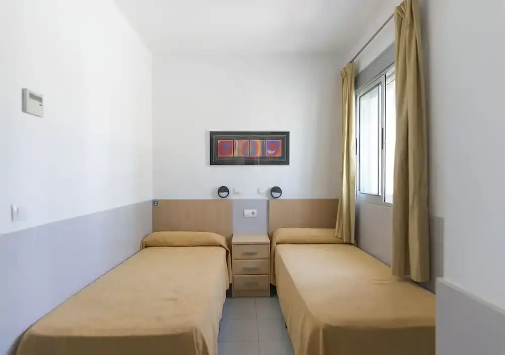 Двухместный номер Economy 2 отдельные кровати в Albergue Inturjoven Málaga - Hostel