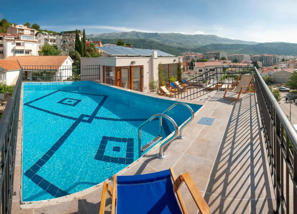 Twelve by Aycon Hotel