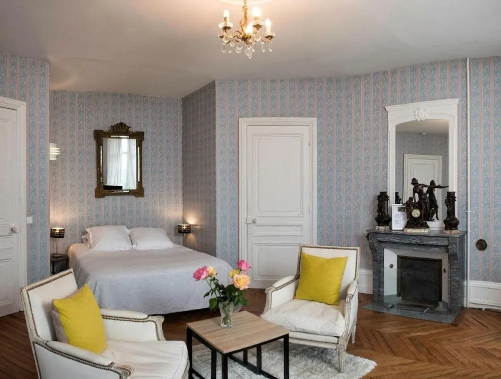 Voir la photo 2 — Chambres d'Hôtes Château du Landin