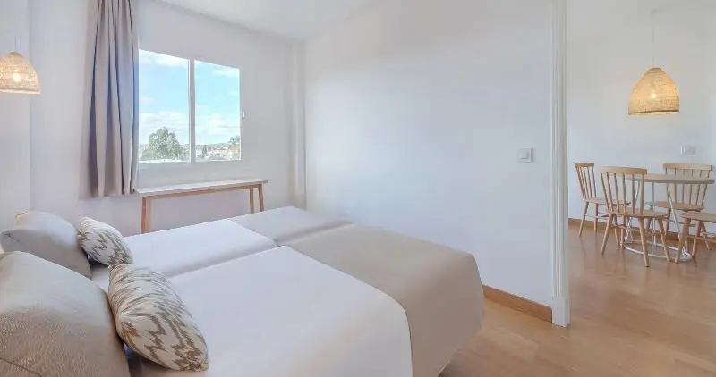 1 Bedroom Quadruple Apartment with balcony