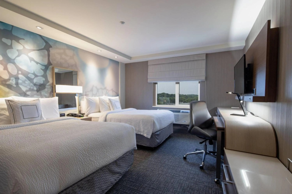 Отель Courtyard by Marriott New York Queens/Fresh Meadows в Нью-Йорке