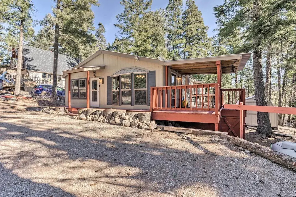Relaxing Lincoln Forest Retreat w/ Wraparound Deck - фото 10