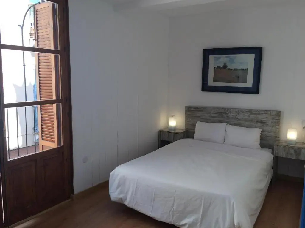 Standard Double room with balcony (full double bed)