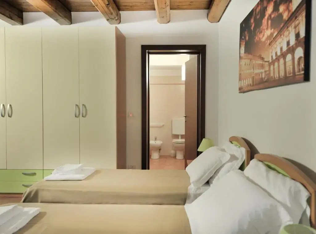 Standard Double room (twin beds)
