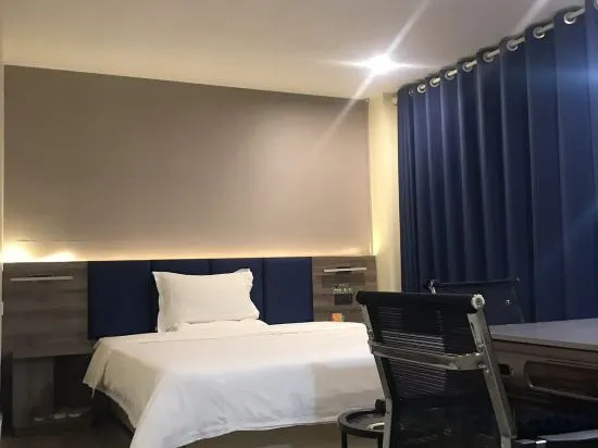 7 days Quality Hotel in Sanya