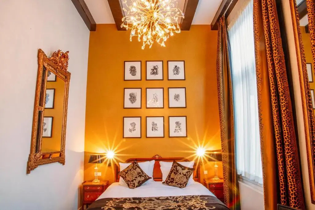 Ambassade Hotel - Chambres