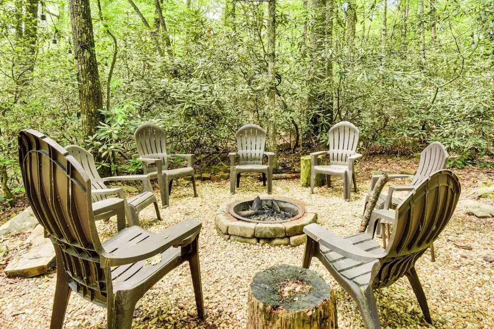 5 Mi to Unicoi State Park & Lake: Hot Tub Haven!