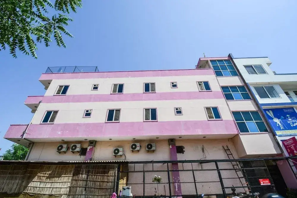 OYO 16940 Hotel Royal Murli