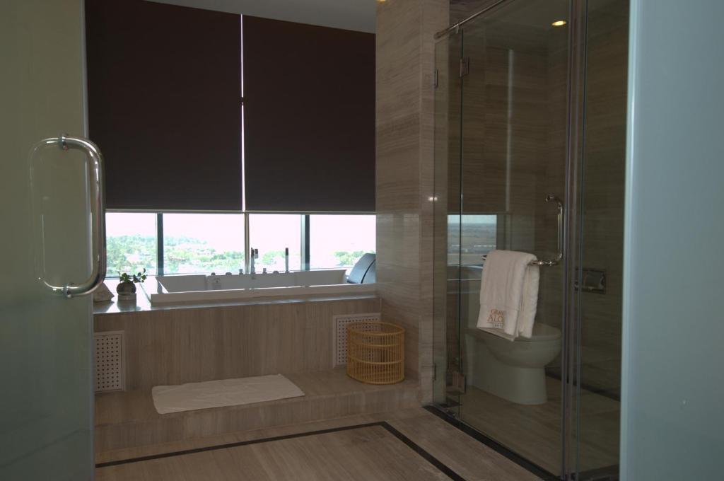 Grand Alora Hotel