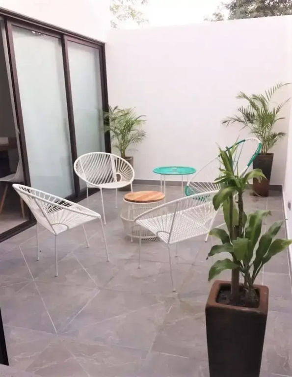Comfortable, Spacious Penthouse- 2 Bedrooms- 7 People