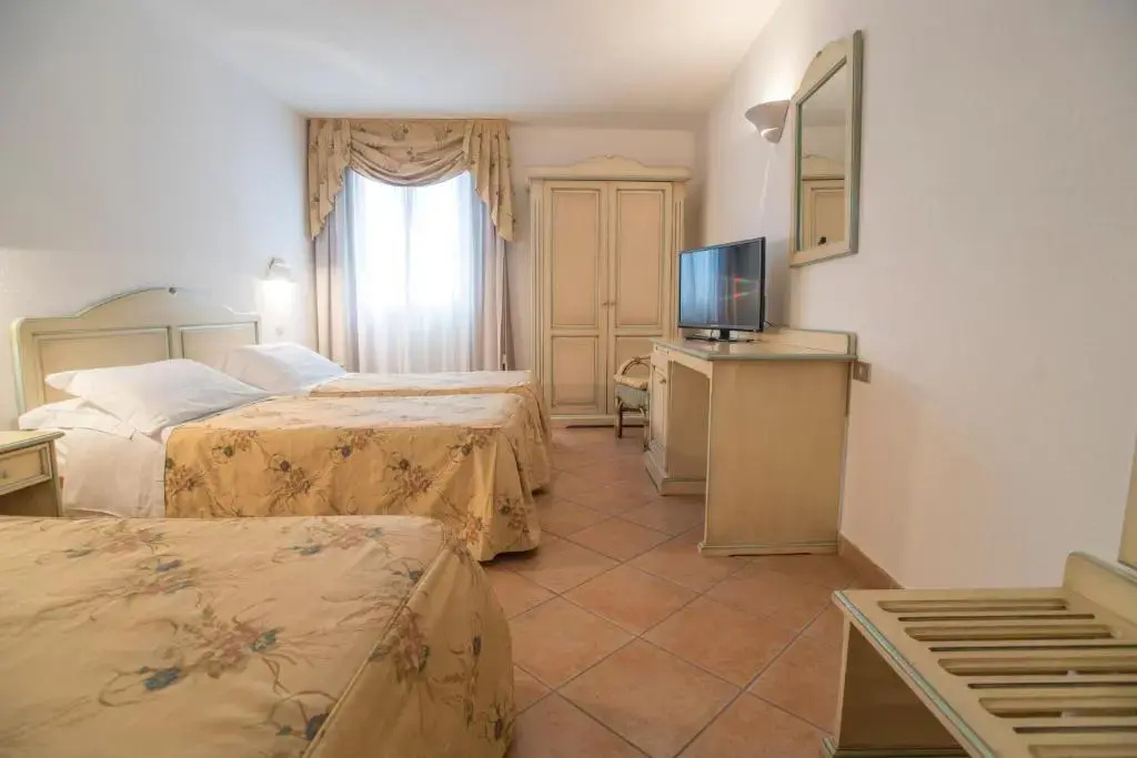 Standard Triple room