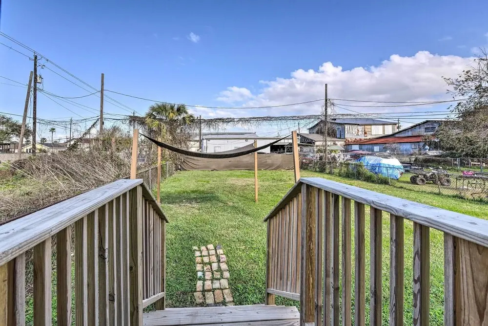 2 Mi to Pier: Colorful Cottage in Galveston!
