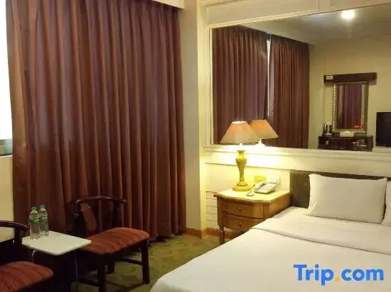 Economy Suite
