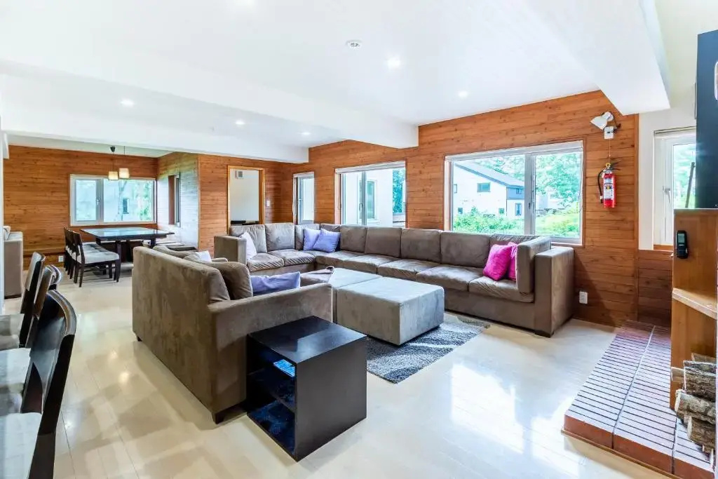 5 Bedrooms Cottage