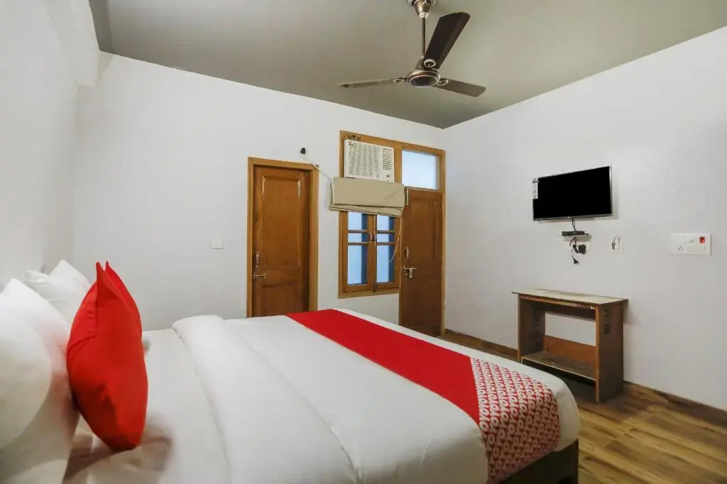 Hotel Discovery by OYO Rooms