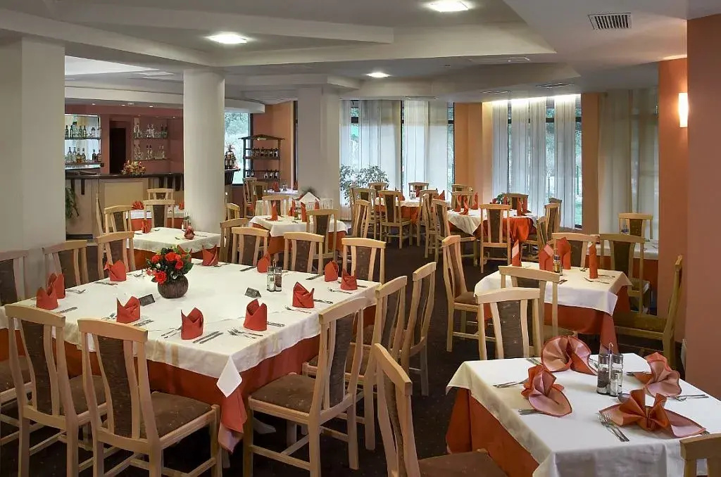 Food & Beverage