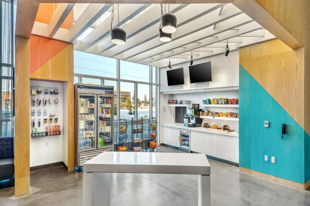 Food & Beverage