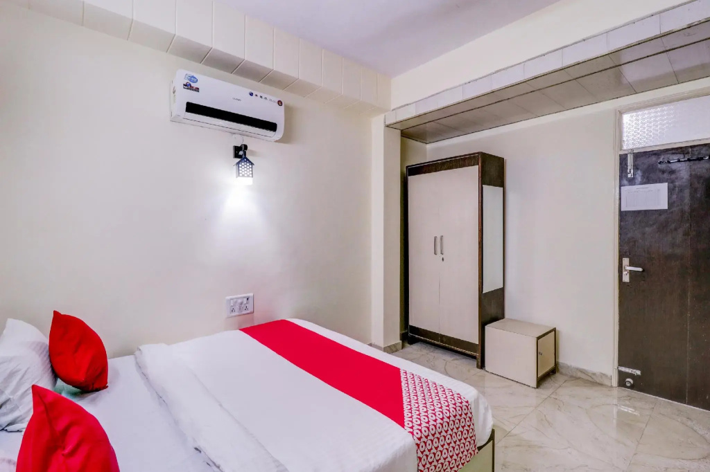 OYO Flagship 76903 RS Hotels