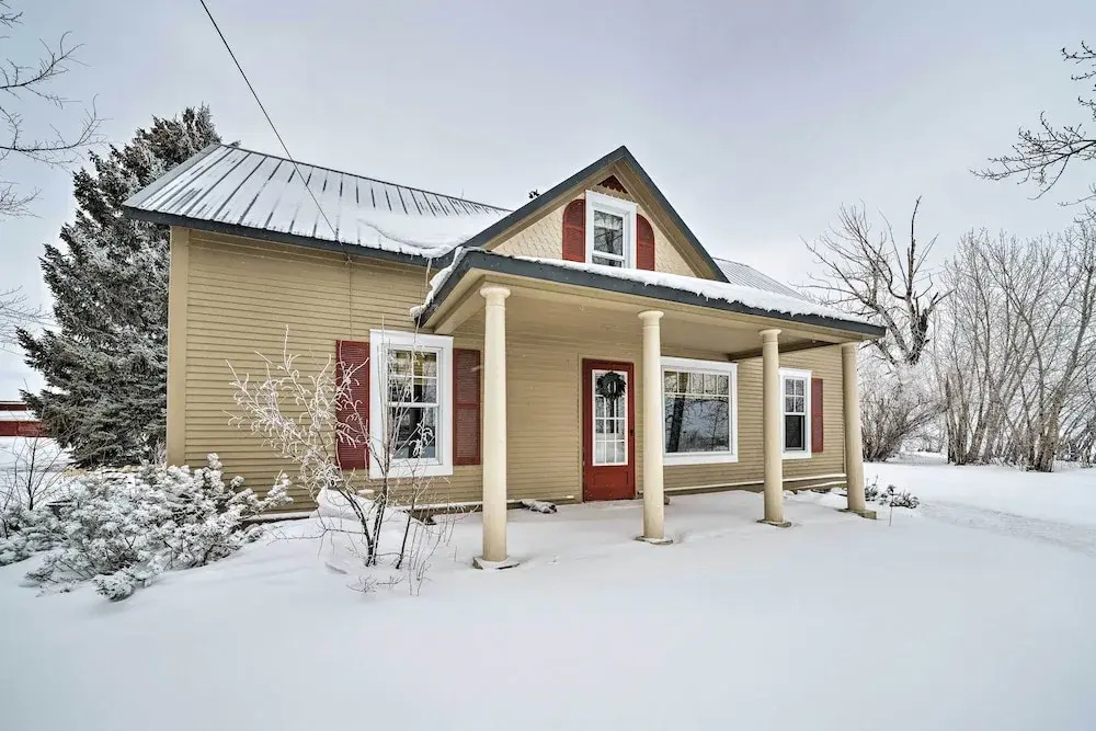'the Farmstead' on 10 Acres w/ Mountain Views!