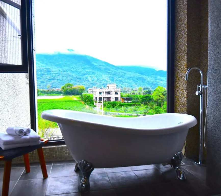 Standard Double room with balcony and with mountain view (full double bed)