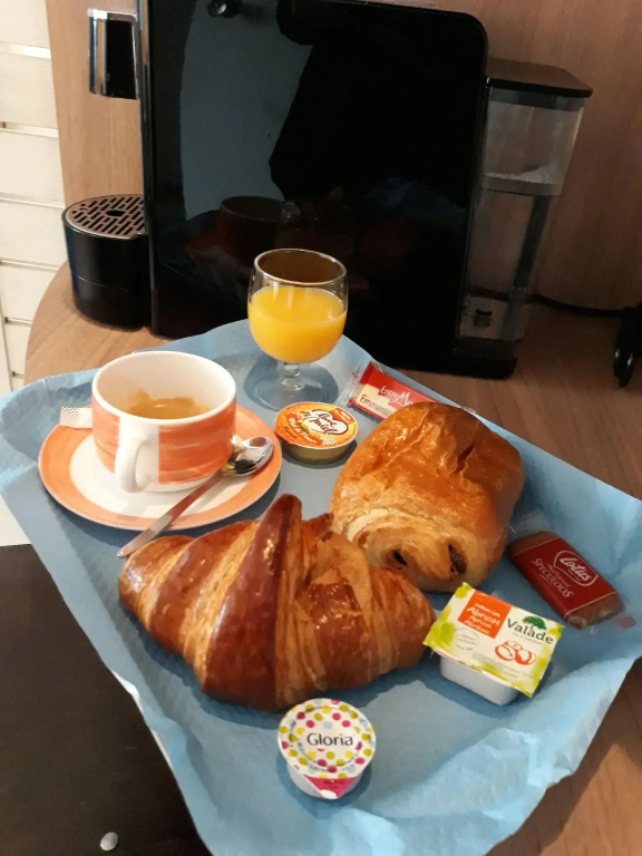 Art Hotel Paris Est 10