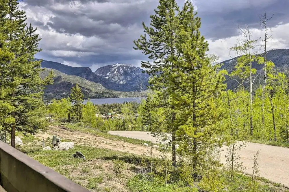 Grand Lake Condo w/ Mountain Views: Walk to Lake!